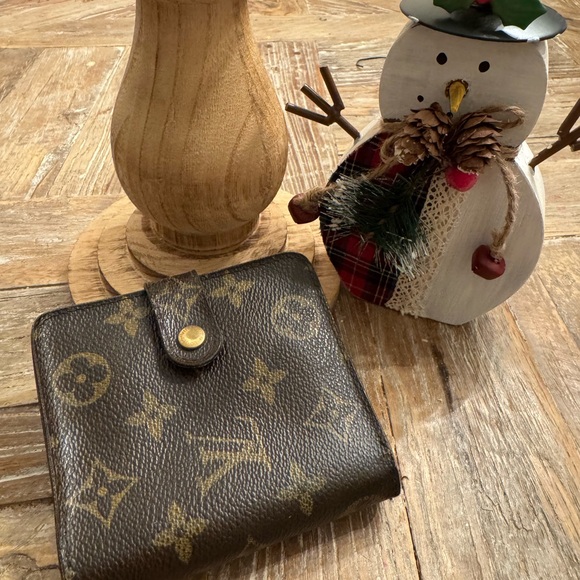 Louis Vuitton Brown and Gold Monogram Wallet - Picture 2 of 11